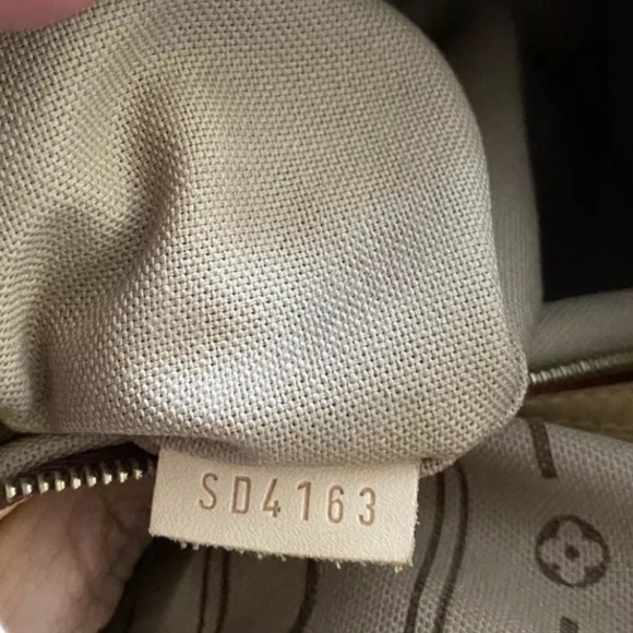 Louis Vuitton Bag - Picture 6 of 8